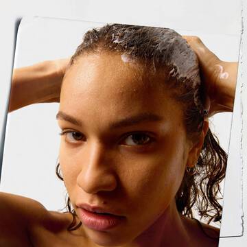 model washing hair