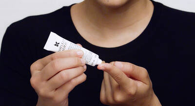 Lip Balm #1 – Moisturizing Lip Balm – Treatment for Dry Lips - Kiehl
