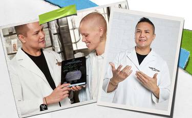 Kiehl’s skincare expert gesturing towards a professional skin analysis session, featuring a customer using a high-tech diagnostic device with another expert in the background.​