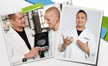 Kiehl’s skincare expert gesturing towards a professional skin analysis session, featuring a customer using a high-tech diagnostic device with another expert in the background.​
