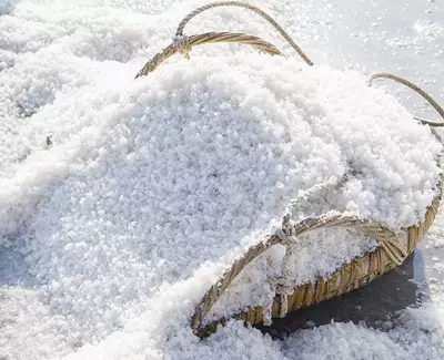 Sea Salt is a natural exfoliant that helps physically draw out impurities.