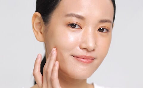 8 Common Skincare Mistakes Made When Applying Products
