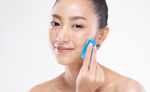 How To Manage Shiny Skin With Blotting Sheets