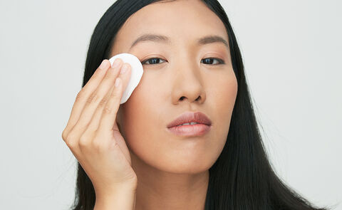 How To Remove Makeup—The Easy Way