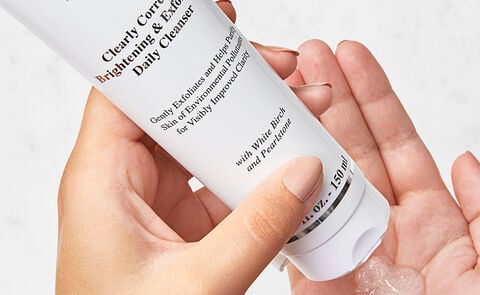 How To Use an Exfoliating Face Wash