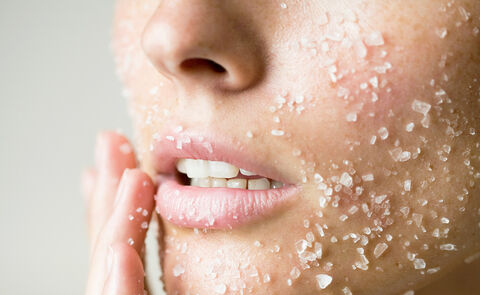 How To Use a Face Scrub For Brighter, Healthier-Looking Skin